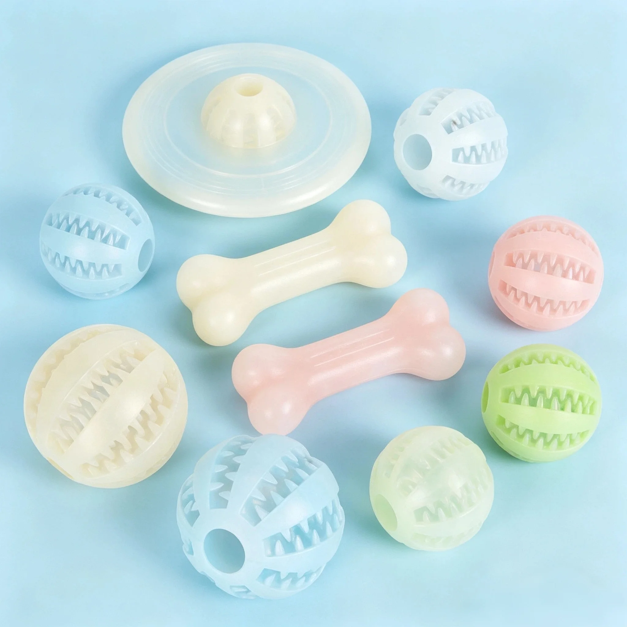 Quels matériaux pour les jouets pour animaux en TPE ? De la sécurité de qualité alimentaire, au choix des matériaux résistants à la morsure, en passant par le procédé d'injection et les points de conformité, avec des cas pratiques de Juye Plastique, indispensable pour les propriétaires d'animaux et les acheteurs.